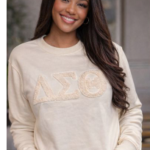 CREAM CREWNECK SWEATSHIRT